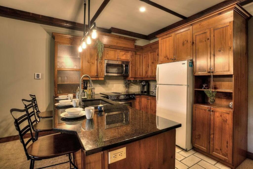 Les Manoirs Wpool & Hot Tub Near Village 110-7 Мон-Трамблан Экстерьер фото